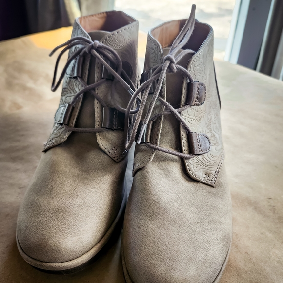 Women's Embossed Lace-Up Ankle Boot in Taupe - Picture 2 of 7